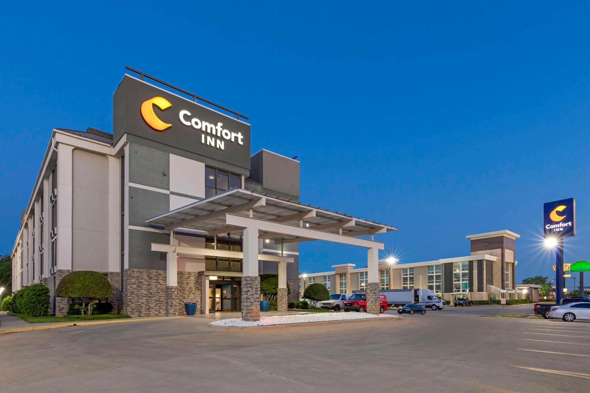 Comfort Inn Dallas North Love Field Airport Exterior photo