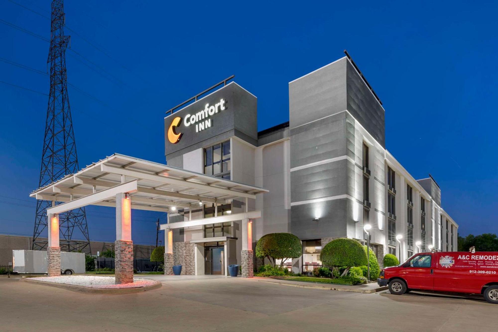 Comfort Inn Dallas North Love Field Airport Exterior photo