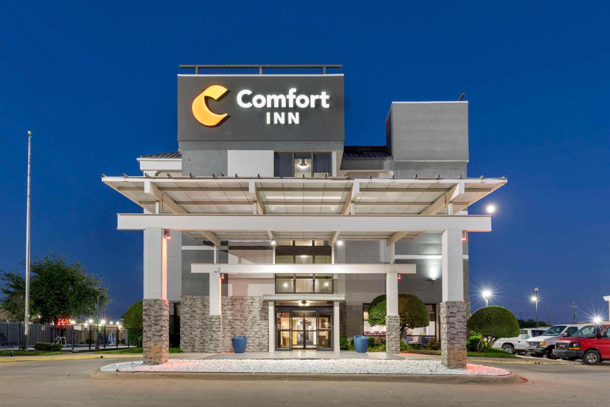 Comfort Inn Dallas North Love Field Airport Exterior photo