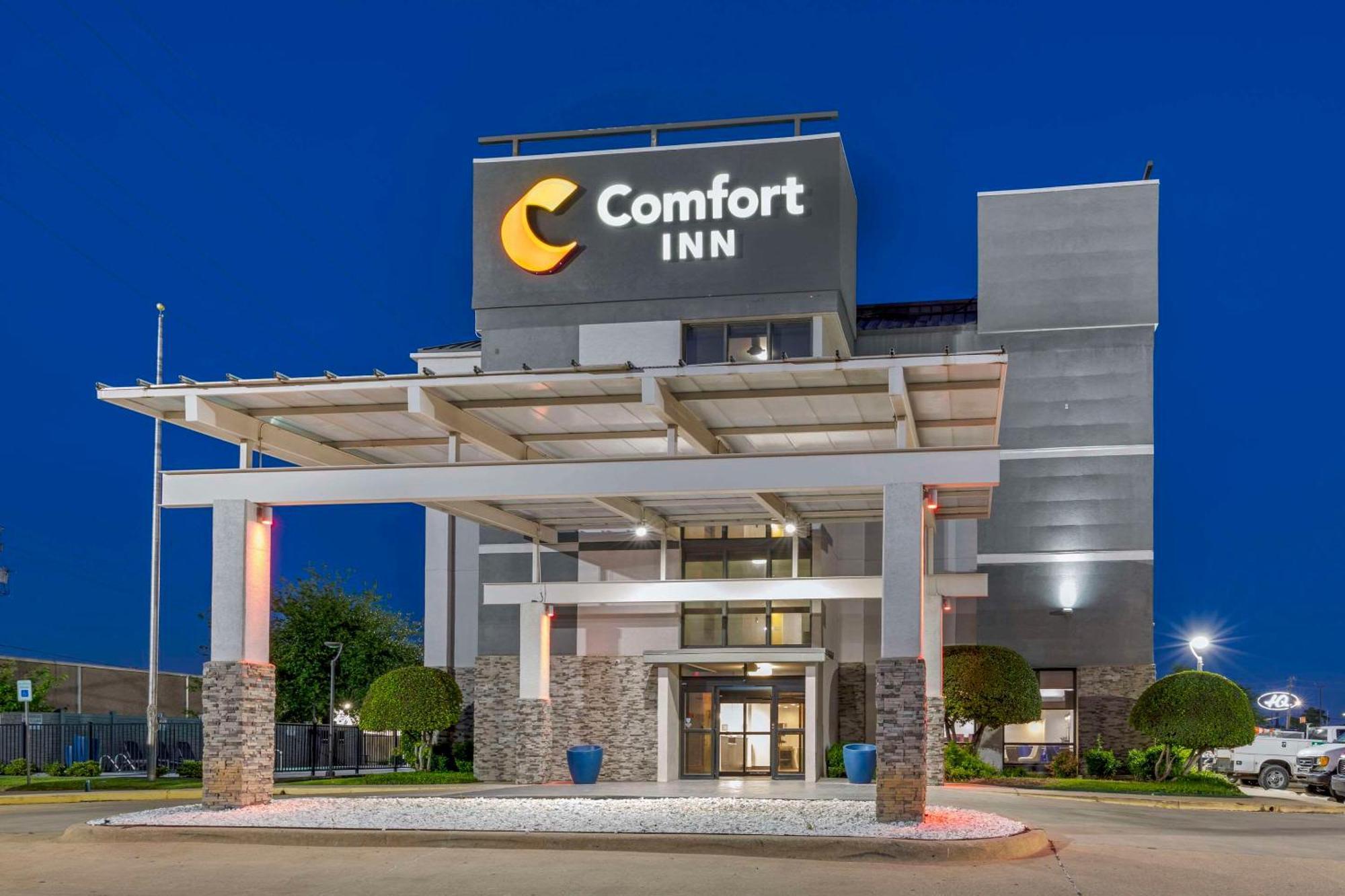 Comfort Inn Dallas North Love Field Airport Exterior photo